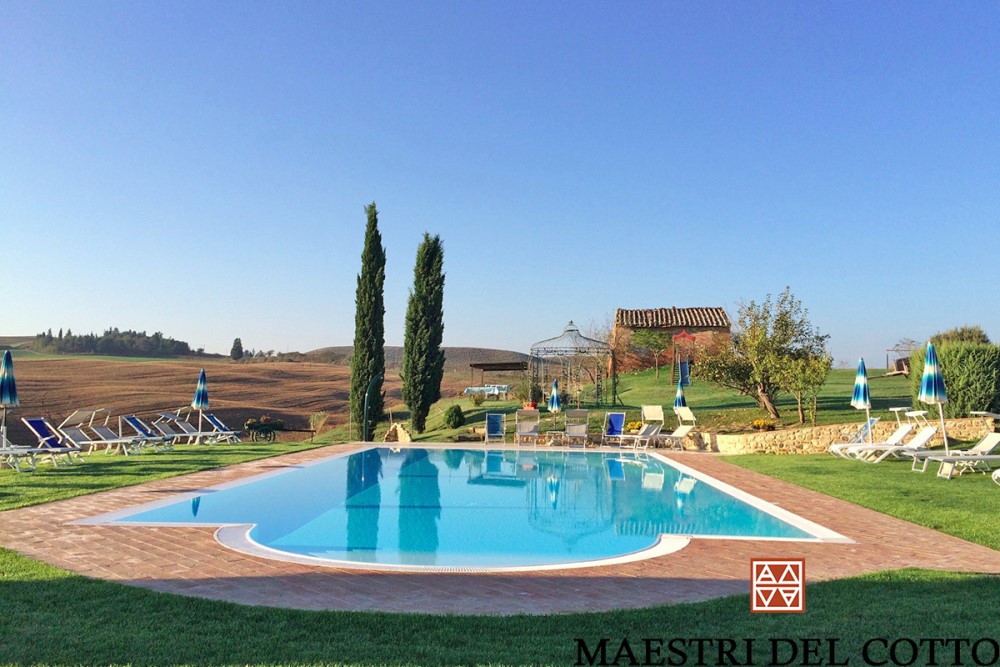 bordo piscina in cotto fatto a mano