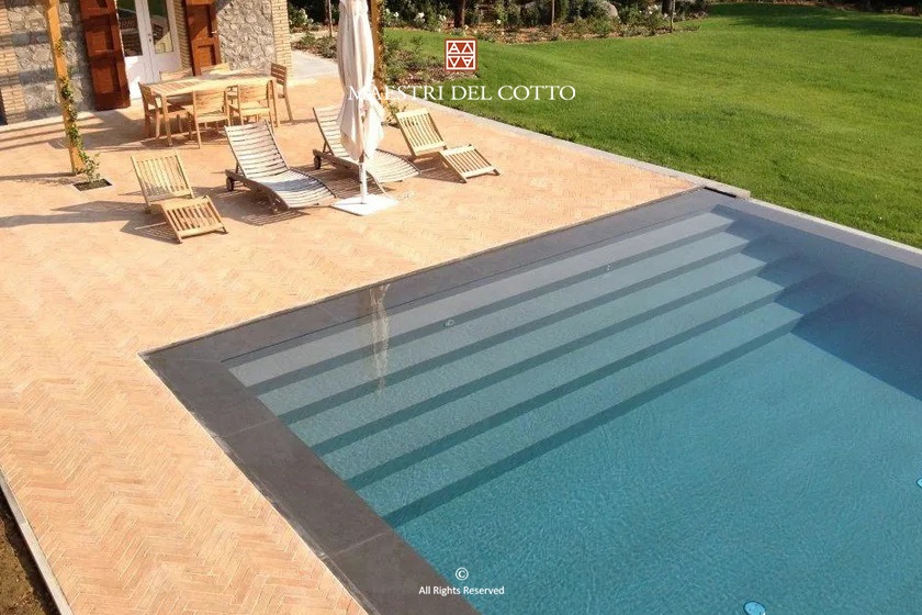 Solarium con listelli in cotto