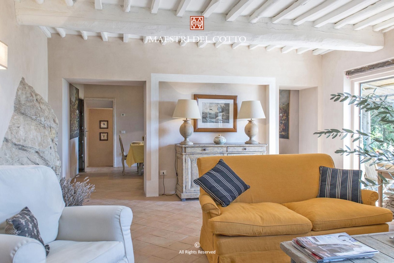 Casale con arredamento classico